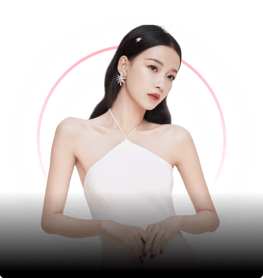 C罗晒与迷你罗合照：与最好的小伙伴探险 仍不忘晒大腿肌肉